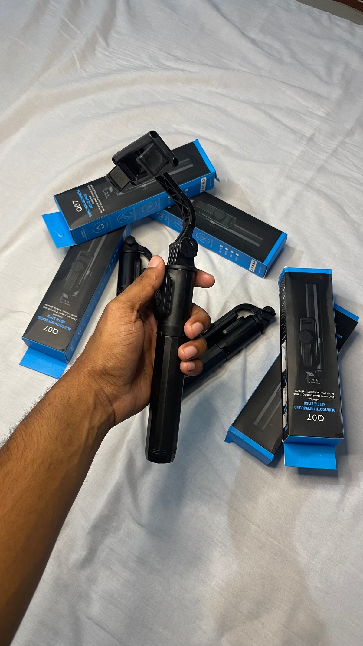 Q07 Bluetooth Integrated tripod with Selfie Stick 📸