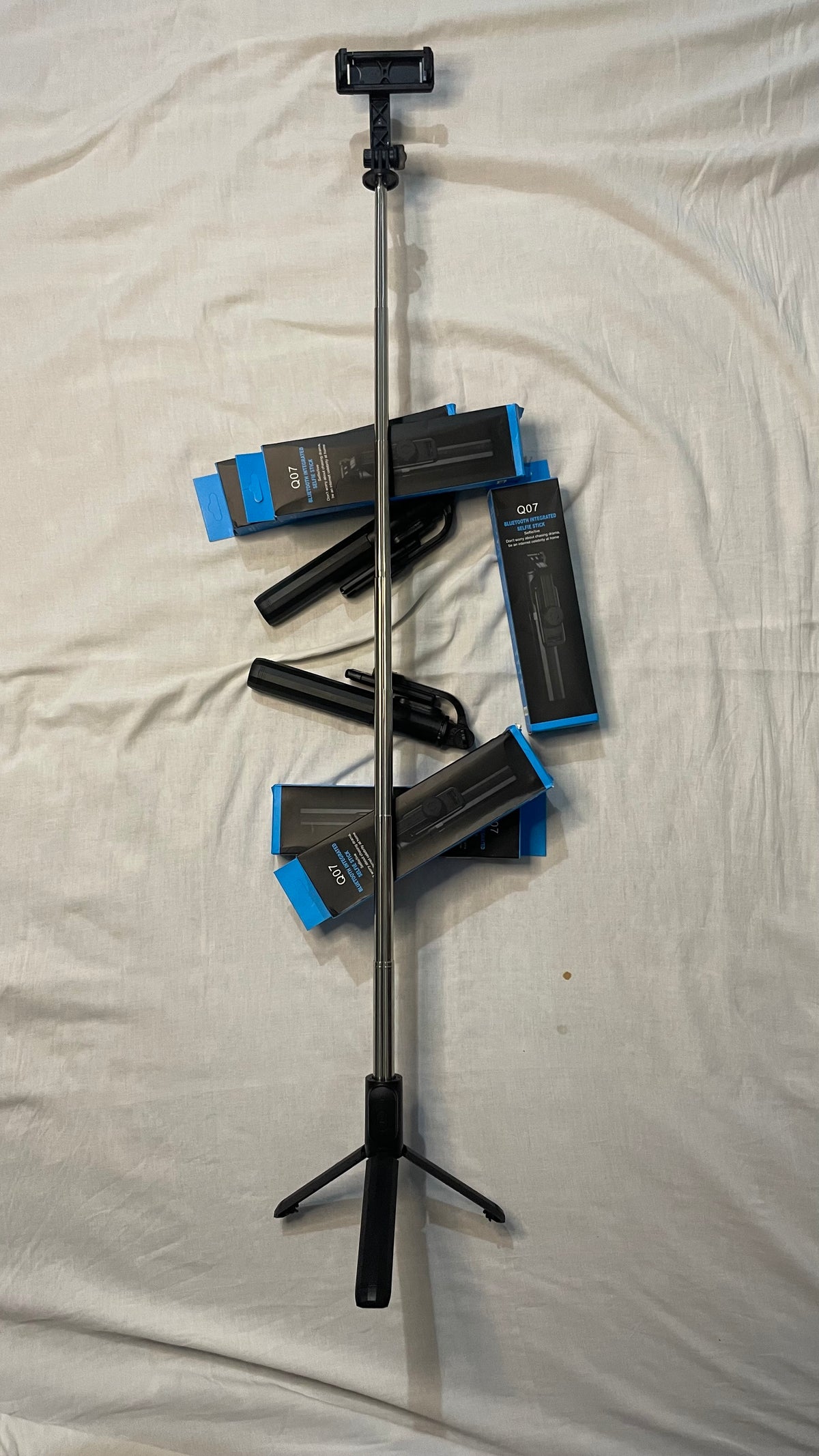 Q07 Bluetooth Integrated tripod with Selfie Stick 📸