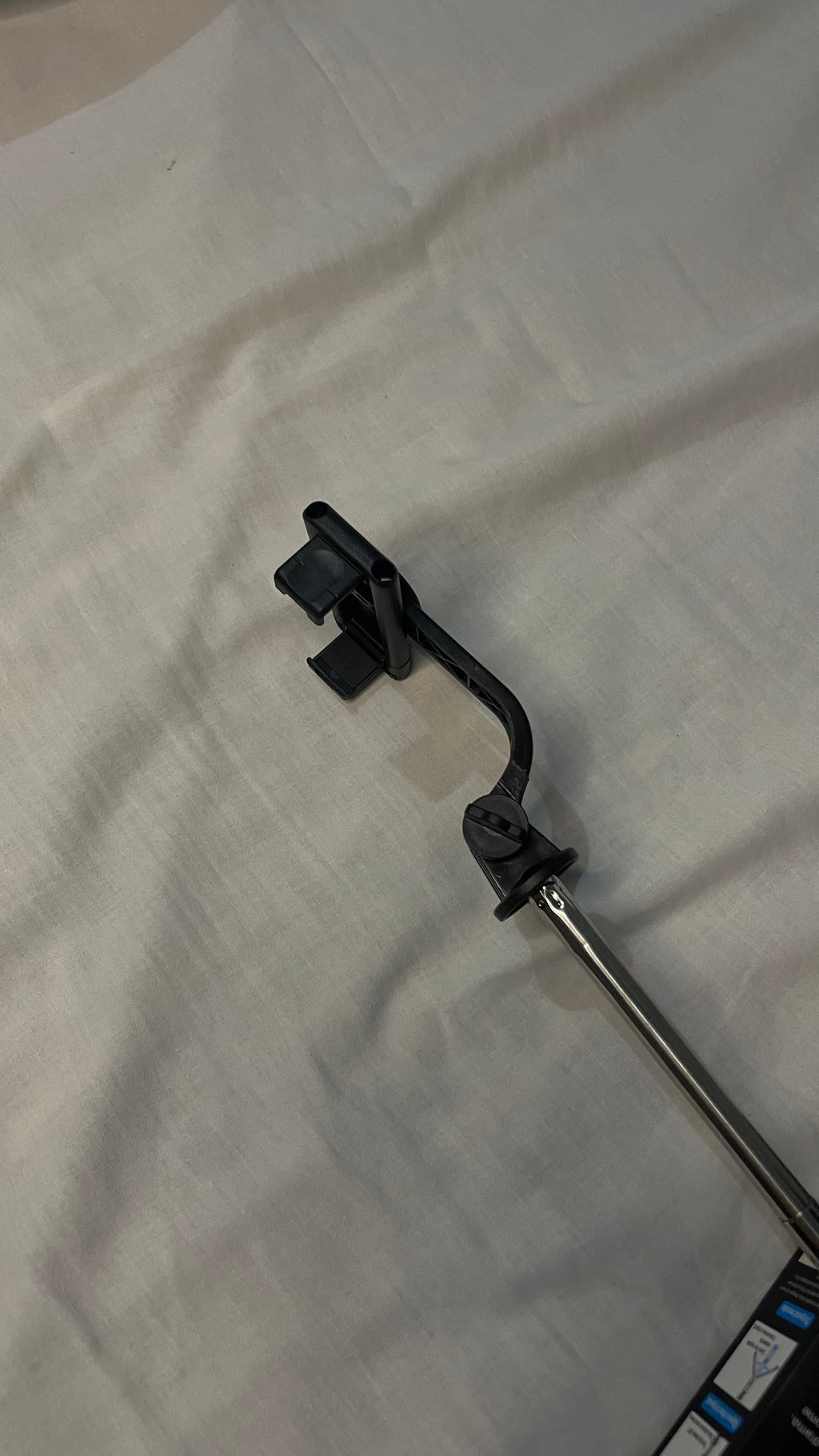 Q07 Bluetooth Integrated tripod with Selfie Stick 📸