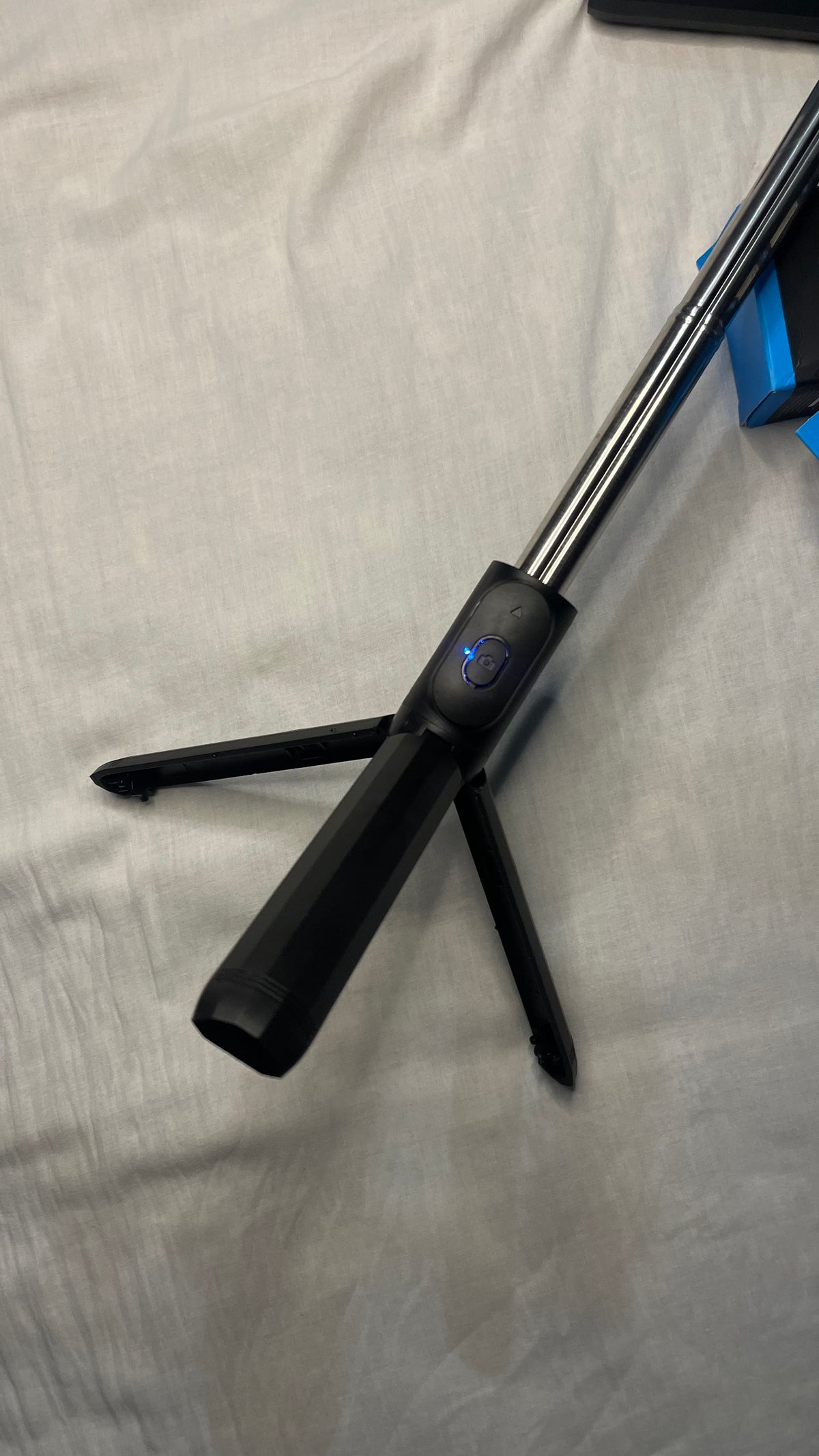 Q07 Bluetooth Integrated tripod with Selfie Stick 📸