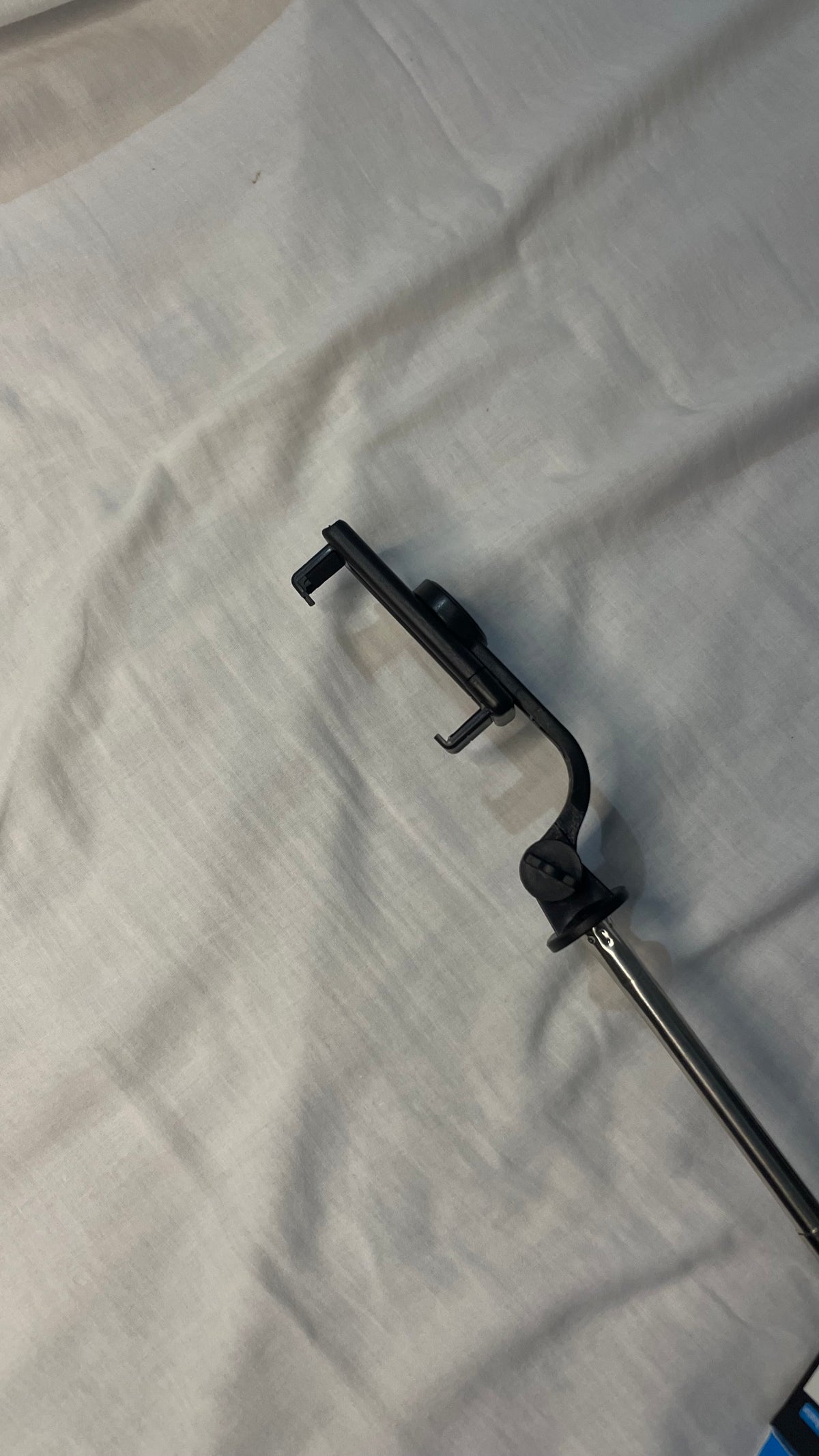 Q07 Bluetooth Integrated tripod with Selfie Stick 📸