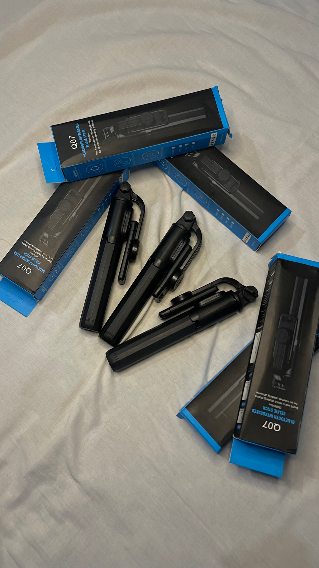 Q07 Bluetooth Integrated tripod with Selfie Stick 📸